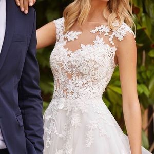 WhiteOne Bridal Felicidad dress. Bridal size 8